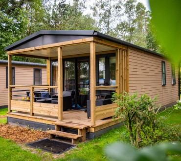 De Jut-Lodge buiten.jpg