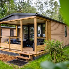 De Jut-Lodge buiten.jpg